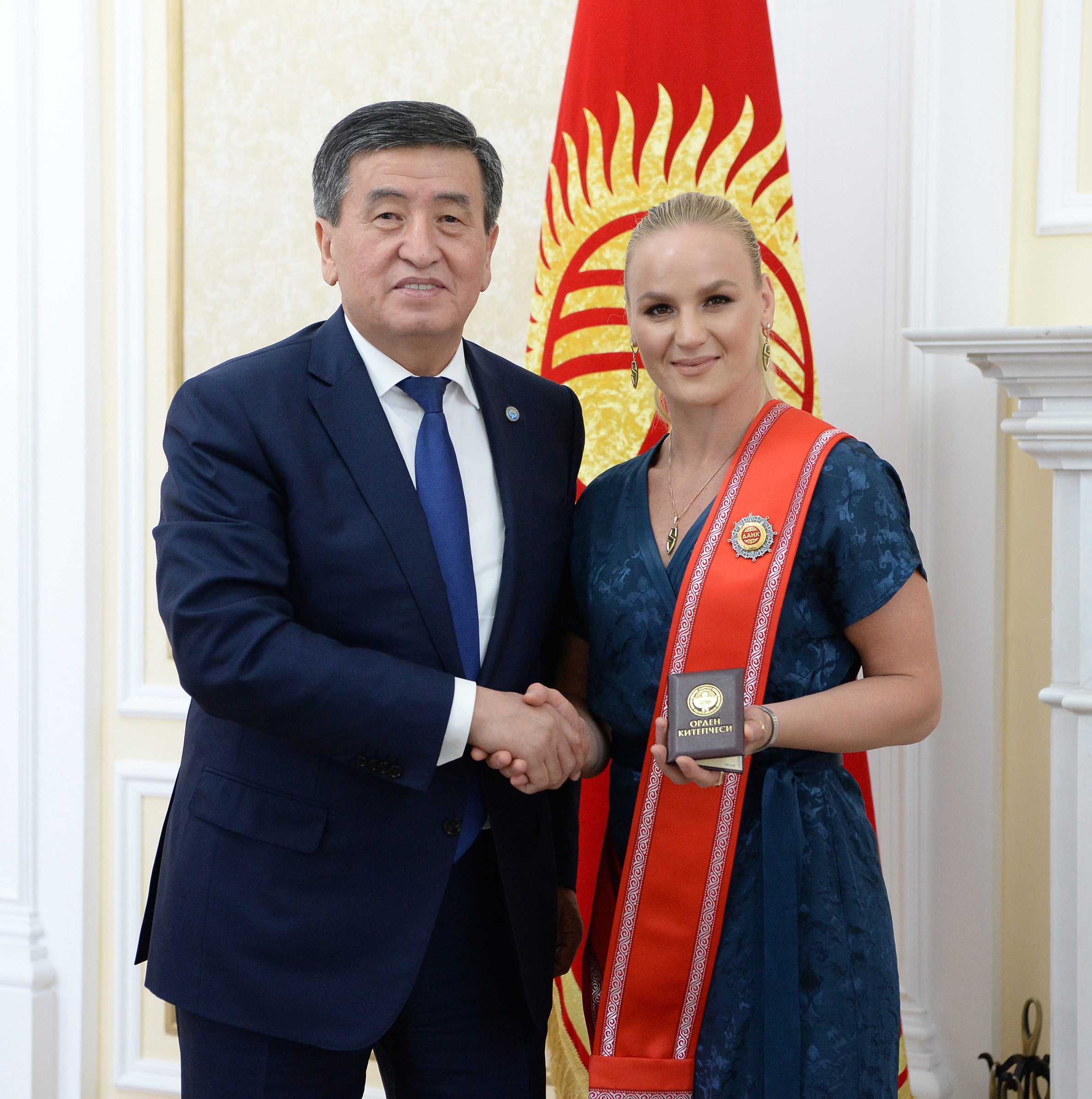 Президент Сооронбай Жээнбеков встретился с чемпионкой мира Валентиной Шевченко