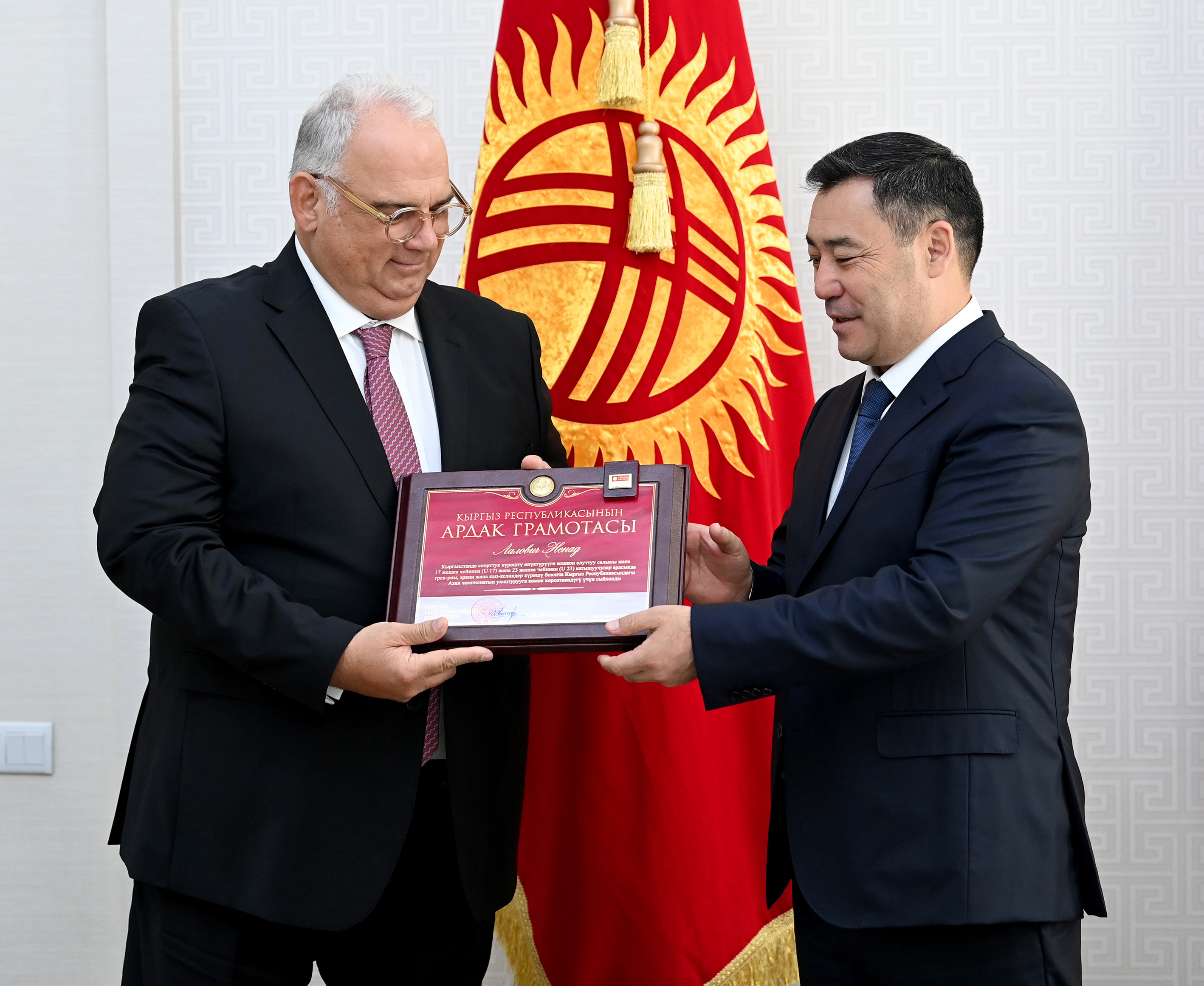 Награждение государственными наградами Н. Лаловича и М. Турлыханова