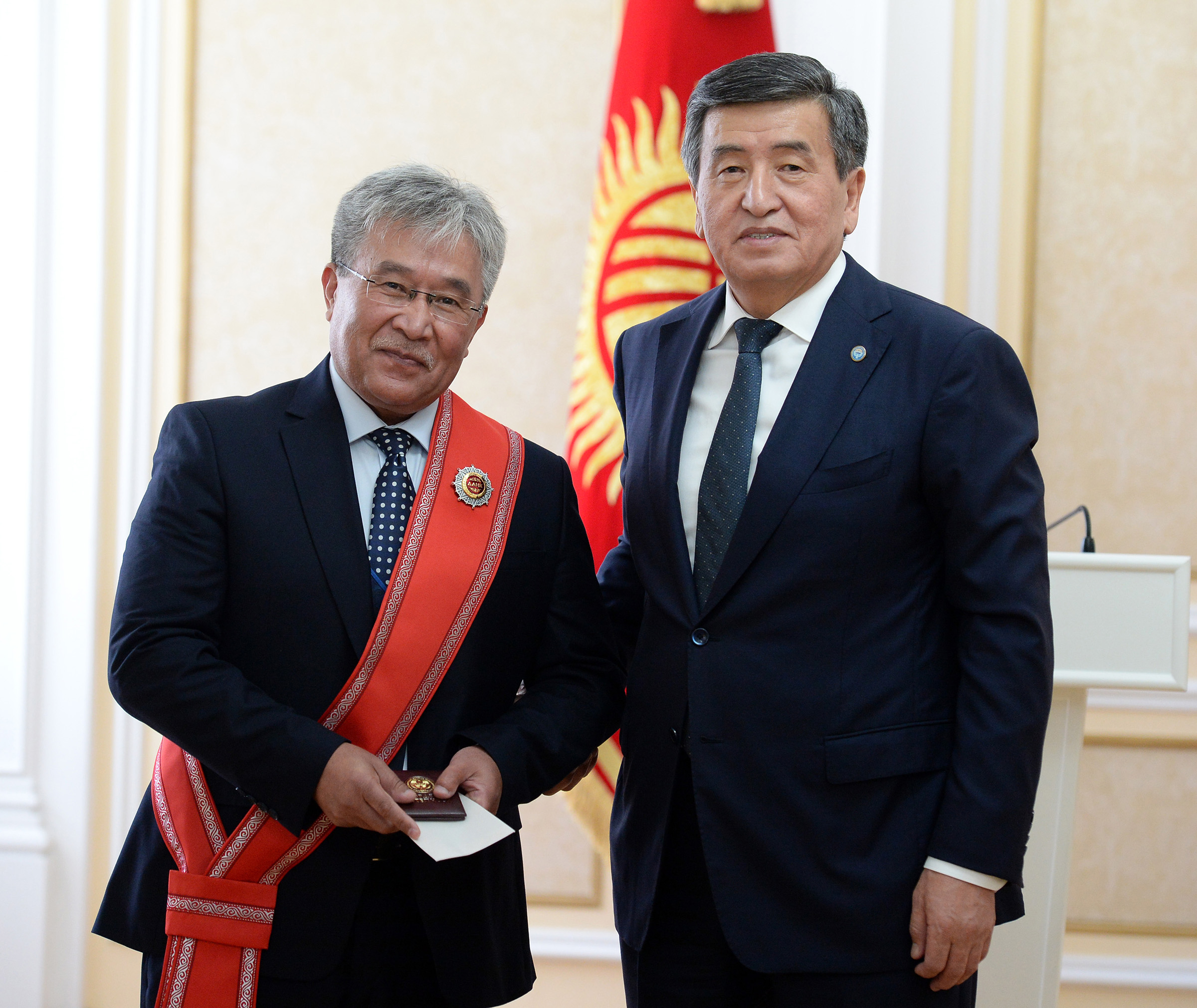 ШКУ кеңешинин жыйналышын даярдоого жана өткөрүүгө салым кошкондордун сыйлоо аземи (08.10.2019)