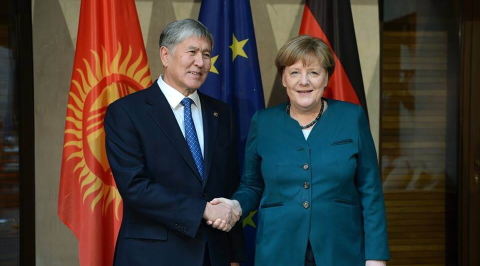 Вручение ордена «Курманжан Датка» Федеральному канцлеру Германии Ангеле Меркель