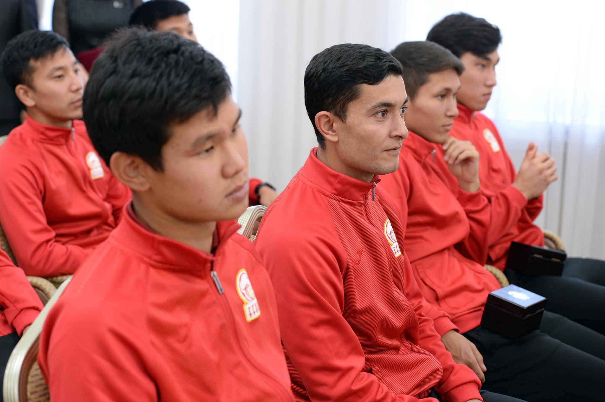 Награждение государственных наград игрокам Национальной сборной Кыргызстана по футболу