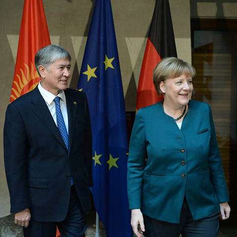 Вручение ордена «Курманжан Датка» Федеральному канцлеру Германии Ангеле Меркель