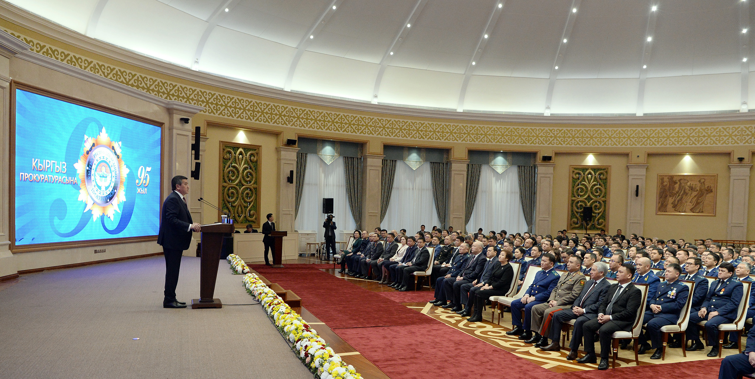 Президент вручил государственные награды ряду сотрудников органов прокуратуры 22 ноября 2019 года