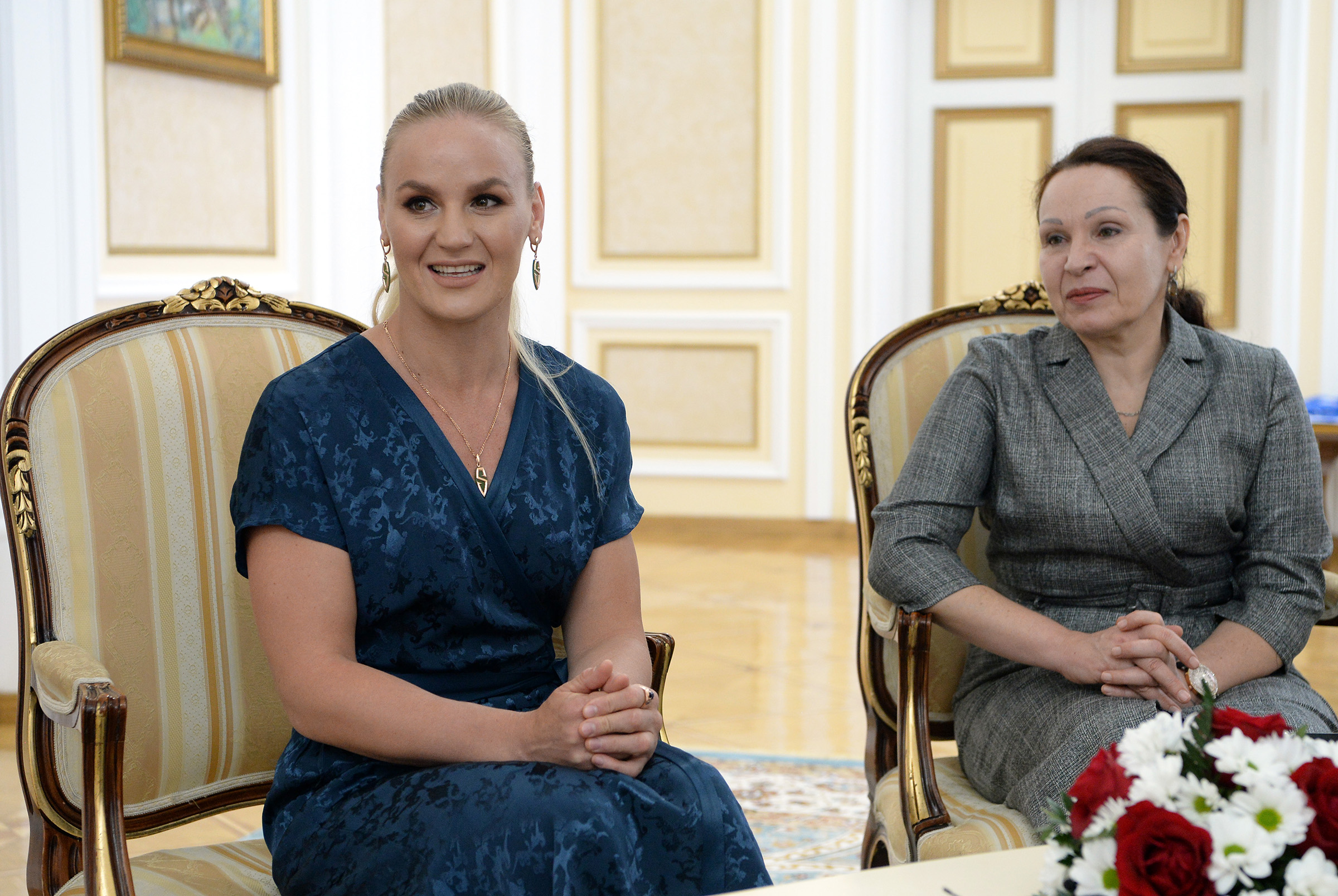 Президент Сооронбай Жээнбеков встретился с чемпионкой мира Валентиной Шевченко